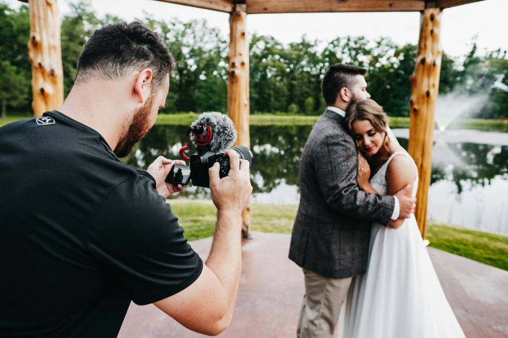 Att fånga kärlekens ögonblick: Bröllopsfotografens konst