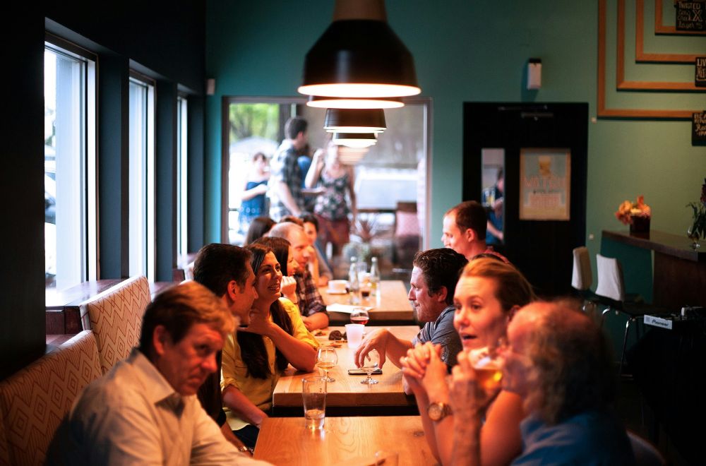 Så väljer du rätt restaurang för stora sällskap i Stockholm